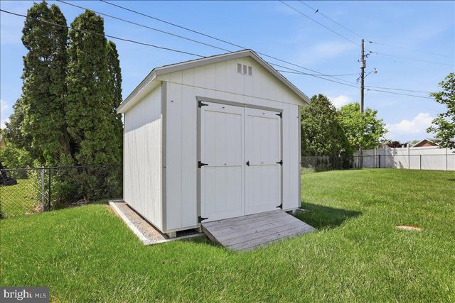 15 SYLVIA CT, Martinsburg, WV 25404
