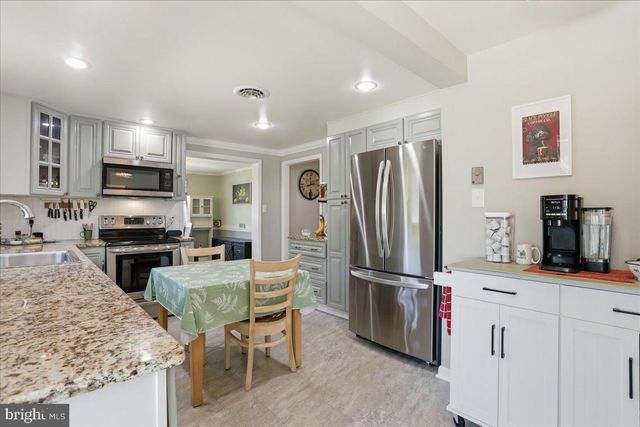 15 SYLVIA CT, Martinsburg, WV 25404