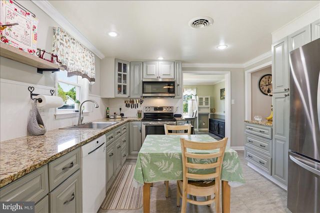 15 SYLVIA CT, Martinsburg, WV 25404