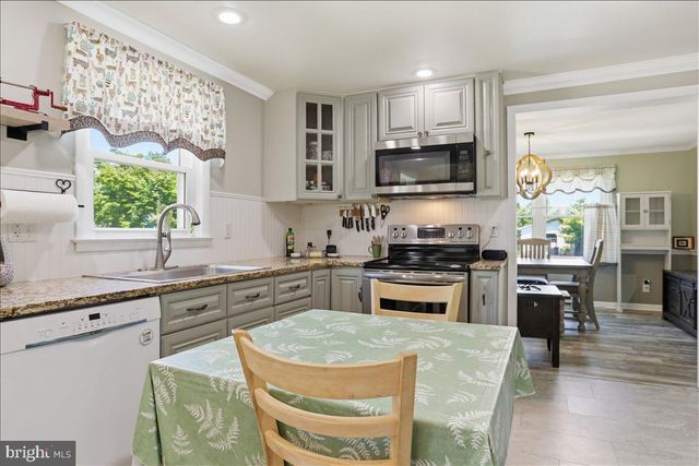 15 SYLVIA CT, Martinsburg, WV 25404