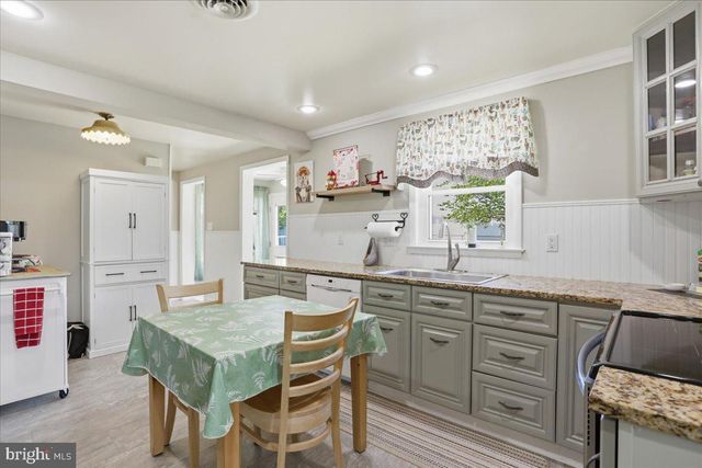 15 SYLVIA CT, Martinsburg, WV 25404