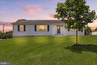 15 SYLVIA CT, Martinsburg, WV 25404