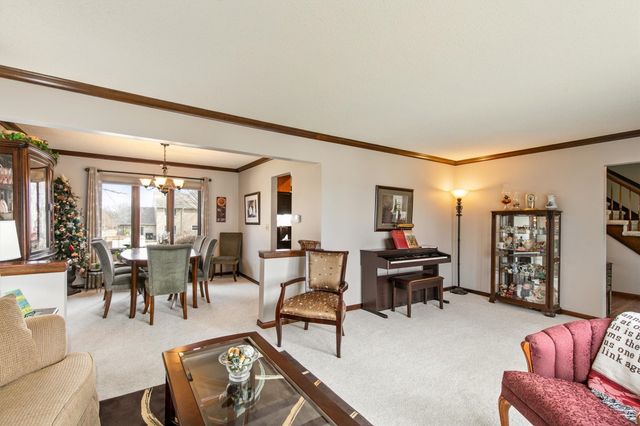 4205 98th Street, Urbandale, IA 50322