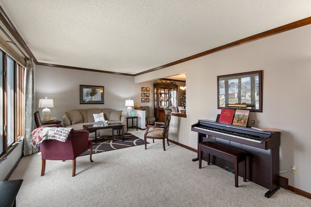 4205 98th Street, Urbandale, IA 50322