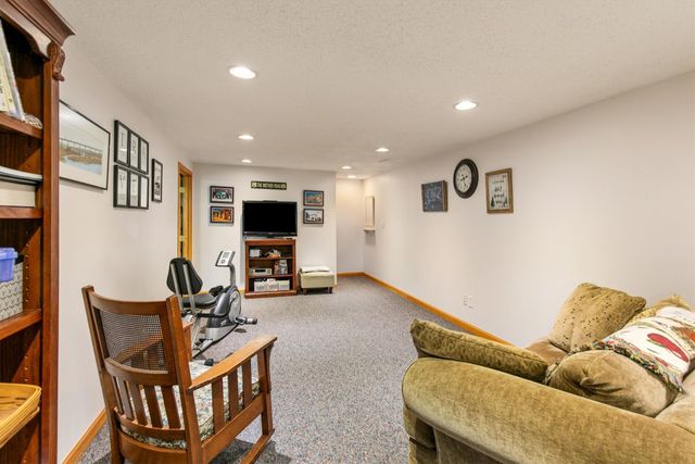 4205 98th Street, Urbandale, IA 50322