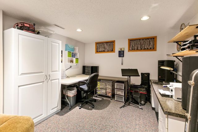 4205 98th Street, Urbandale, IA 50322