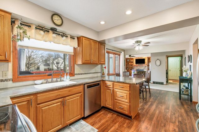 4205 98th Street, Urbandale, IA 50322