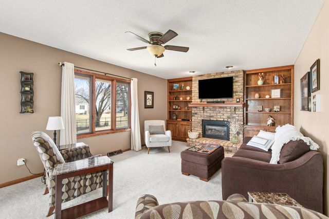 4205 98th Street, Urbandale, IA 50322