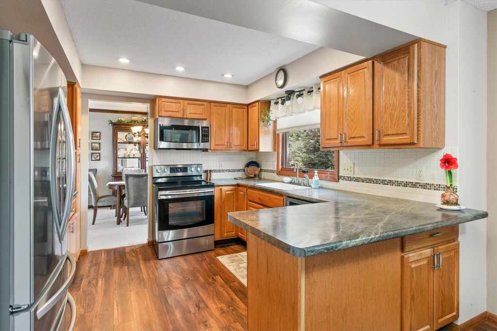 4205 98th Street, Urbandale, IA 50322