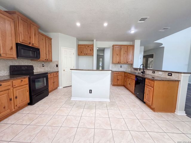 357 FRANK BAUM DR, Schertz, TX 78154