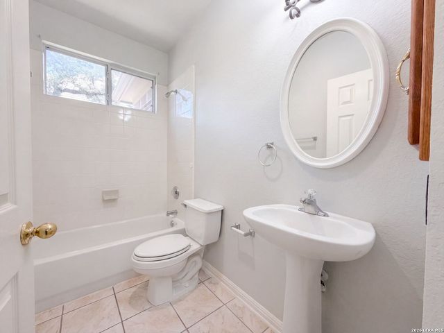 357 FRANK BAUM DR, Schertz, TX 78154