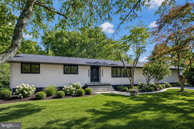 26 BENTLEY RD, Monroe Township, NJ 08831