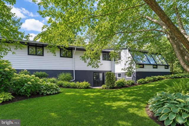 26 BENTLEY RD, Monroe Township, NJ 08831