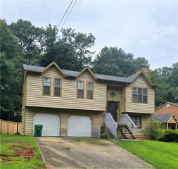 2071 Scarbrough E Trail, Stone Mountain, GA 30088