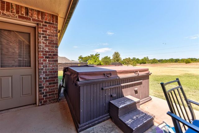 281 Meadow Lark Lane, Blanchard, OK 73010