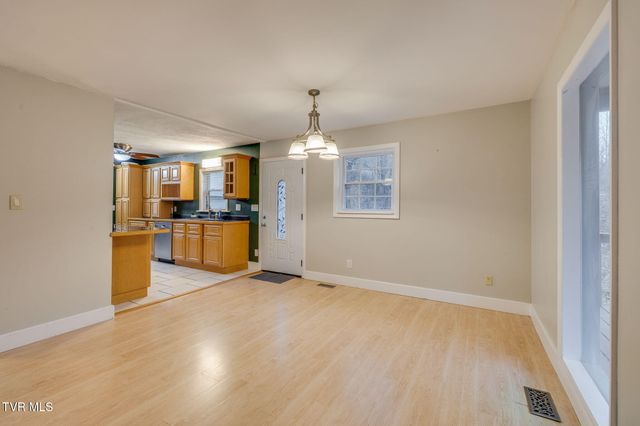 195 Bear Hollow Road, Elizabethton, TN 37643