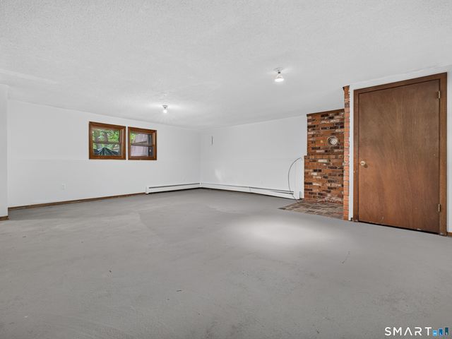 75 Airline Road, Clinton, CT 06413