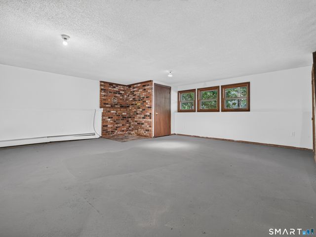 75 Airline Road, Clinton, CT 06413