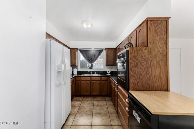 3945 W ORANGE Drive, Phoenix, AZ 85019