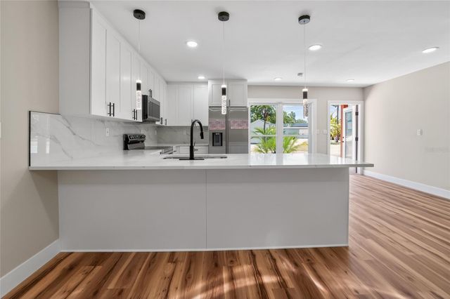 1524 CARSON CIRCLE NE, St Petersburg, FL 33703