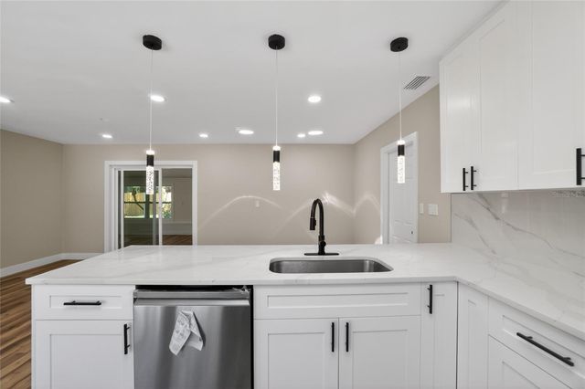 1524 CARSON CIRCLE NE, St Petersburg, FL 33703