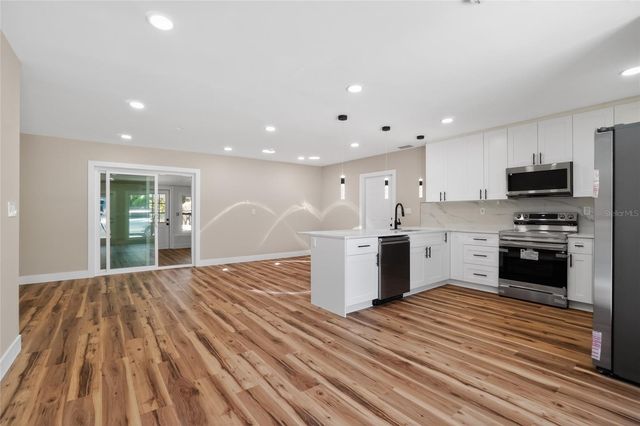 1524 CARSON CIRCLE NE, St Petersburg, FL 33703