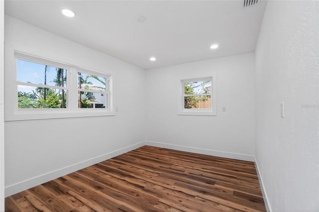 1524 CARSON CIRCLE NE, St Petersburg, FL 33703