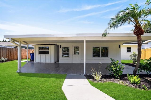 1524 CARSON CIRCLE NE, St Petersburg, FL 33703