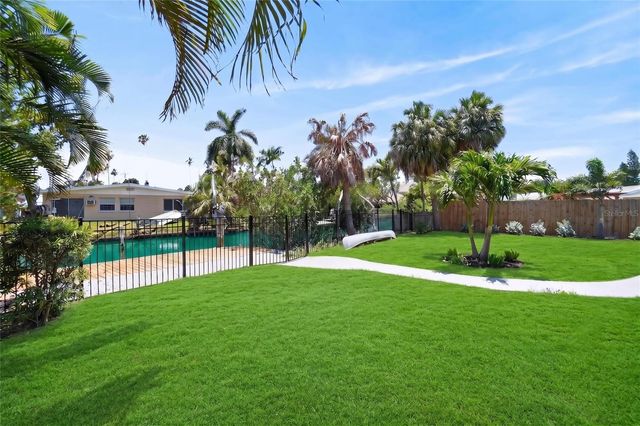 1524 CARSON CIRCLE NE, St Petersburg, FL 33703