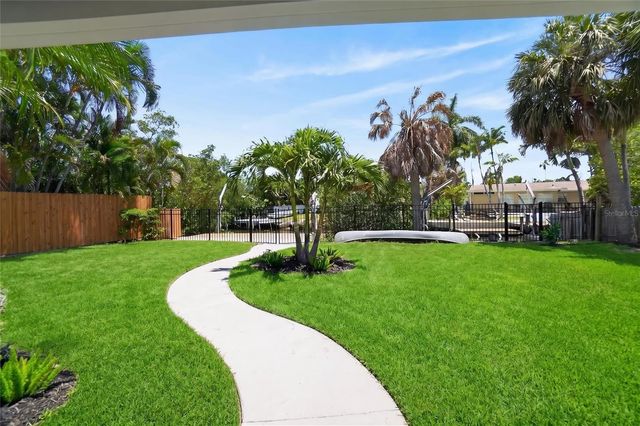 1524 CARSON CIRCLE NE, St Petersburg, FL 33703