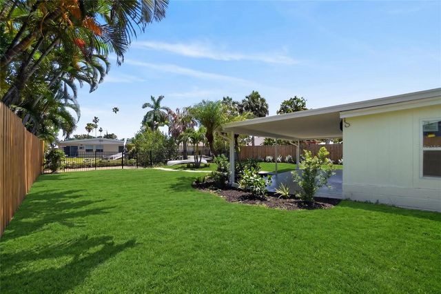 1524 CARSON CIRCLE NE, St Petersburg, FL 33703