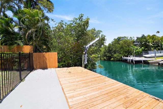 1524 CARSON CIRCLE NE, St Petersburg, FL 33703