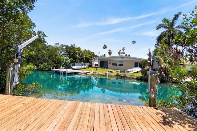 1524 CARSON CIRCLE NE, St Petersburg, FL 33703