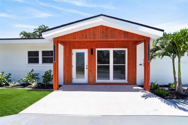 1524 CARSON CIRCLE NE, St Petersburg, FL 33703