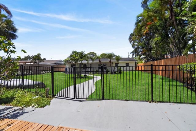 1524 CARSON CIRCLE NE, St Petersburg, FL 33703