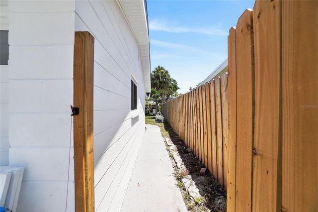 1524 CARSON CIRCLE NE, St Petersburg, FL 33703