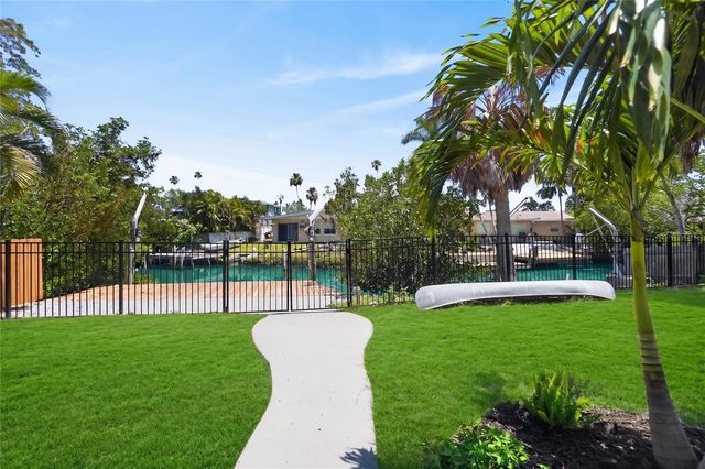 1524 CARSON CIRCLE NE, St Petersburg, FL 33703