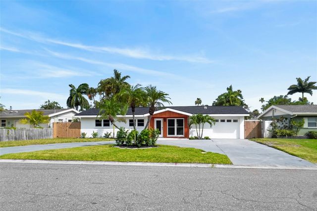 1524 CARSON CIRCLE NE, St Petersburg, FL 33703