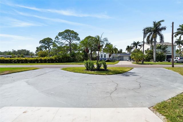 1524 CARSON CIRCLE NE, St Petersburg, FL 33703