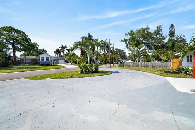1524 CARSON CIRCLE NE, St Petersburg, FL 33703