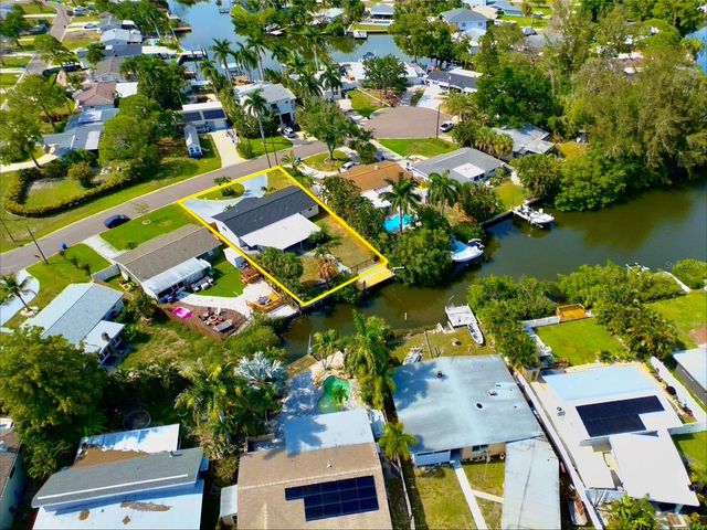 1524 CARSON CIRCLE NE, St Petersburg, FL 33703