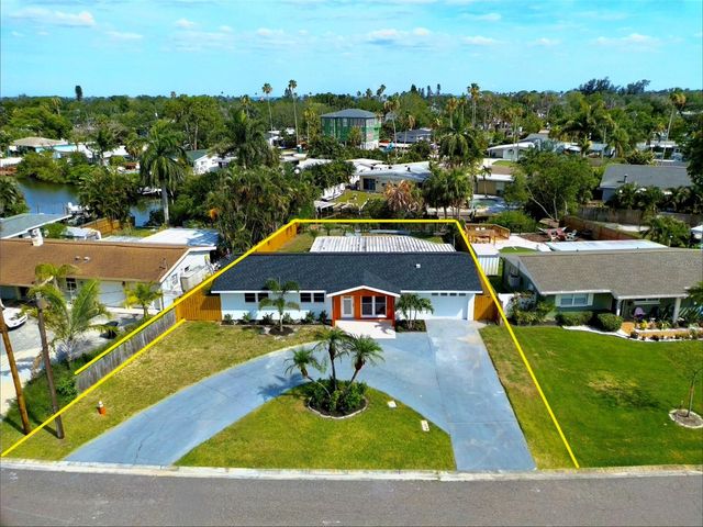 1524 CARSON CIRCLE NE, St Petersburg, FL 33703