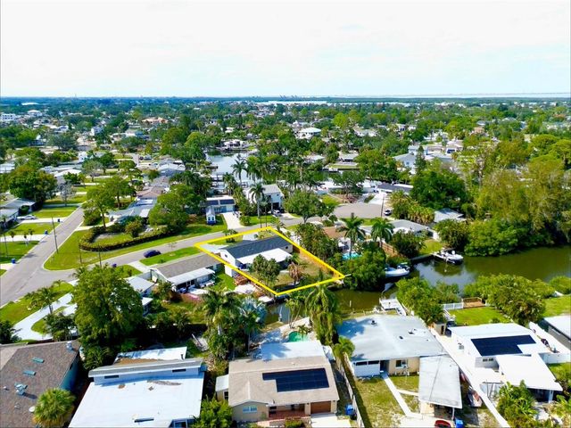 1524 CARSON CIRCLE NE, St Petersburg, FL 33703