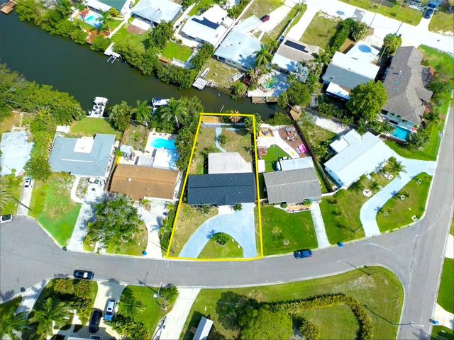 1524 CARSON CIRCLE NE, St Petersburg, FL 33703