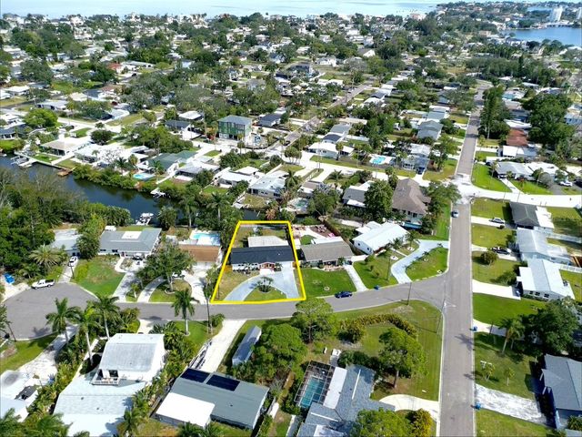 1524 CARSON CIRCLE NE, St Petersburg, FL 33703