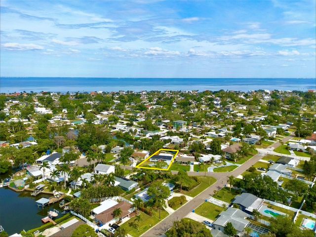 1524 CARSON CIRCLE NE, St Petersburg, FL 33703