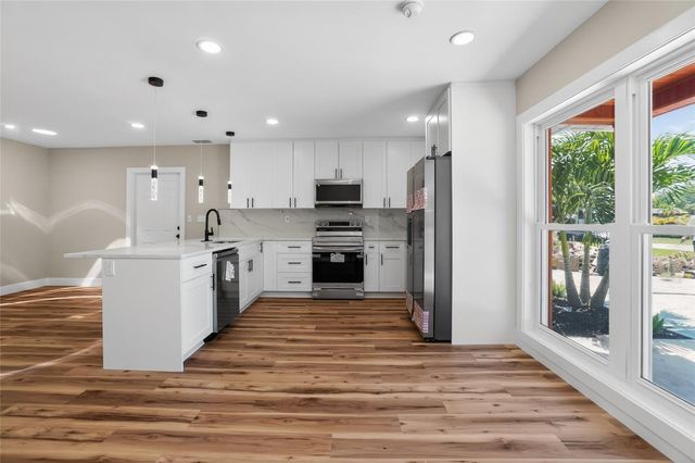 1524 CARSON CIRCLE NE, St Petersburg, FL 33703