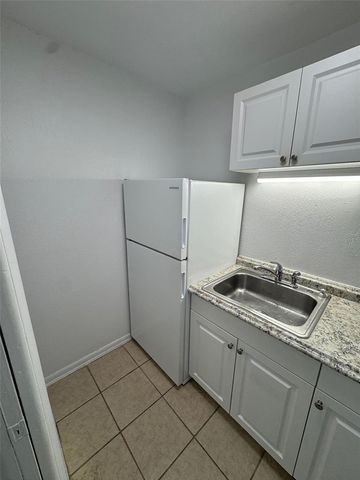 1727-1727 NE 2ND STREET 4, Ocala, FL 34470