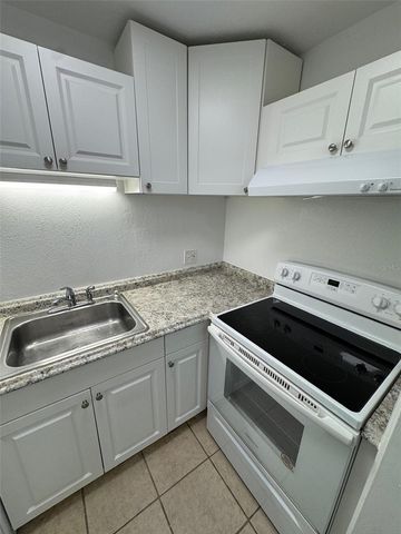 1727-1727 NE 2ND STREET 4, Ocala, FL 34470