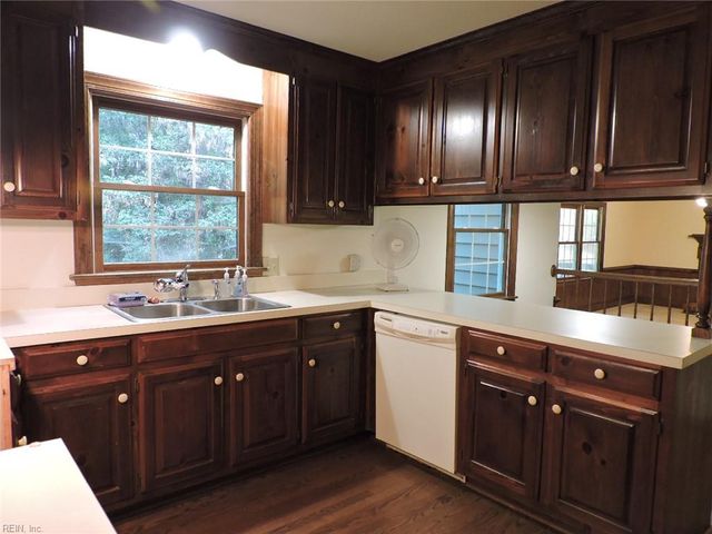 215 Old Cart RD, Williamsburg, VA 23188